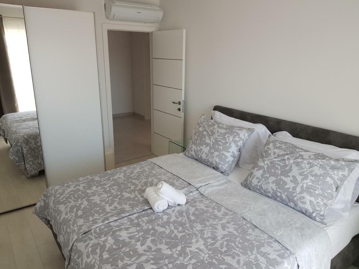 Apartmani Marella Donji Seget Eksteriør bilde